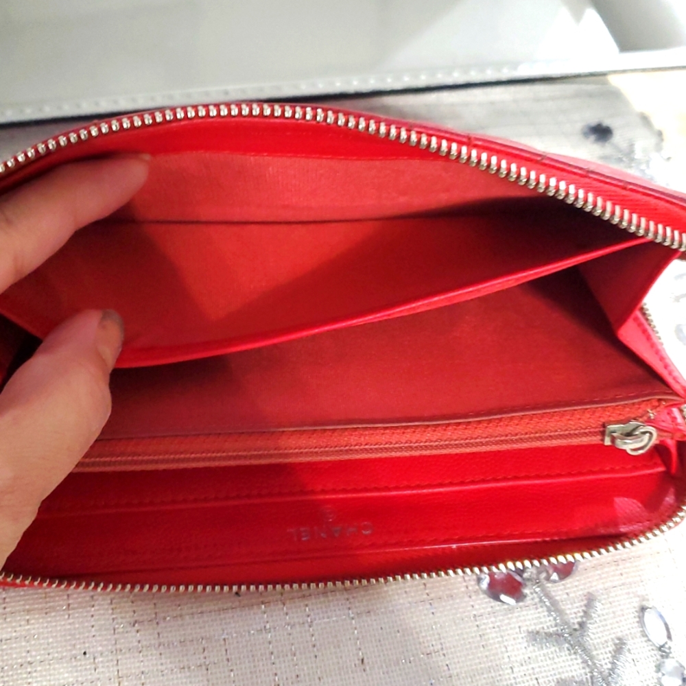 🇮🇹RARE Stuning CHANEL Camelia Red Quilted Lambskin Zip Around Long Wallet❤️❤️❤ - Picture 15 of 17